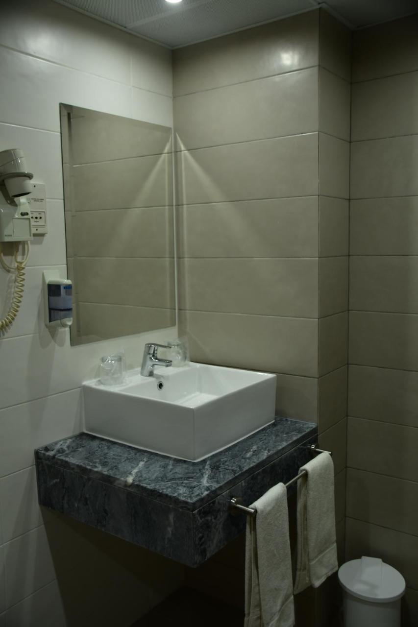 Hotel Anjos Lisbon Exterior photo